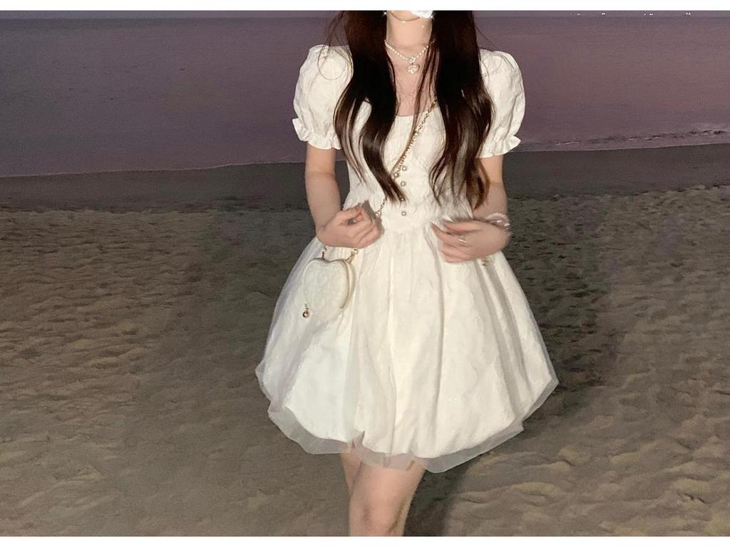 Элегантное платье с рукавами-фонариками в стиле французского лоскутного шитья: Юбка с цветочным принтом для милого и пикантного образа принцессы