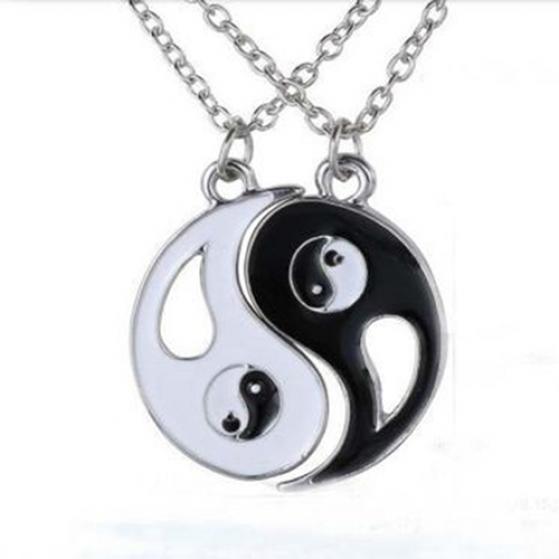 2 Pcs Black White Yin Yang Hollow Pendant Necklace Couple Sister Friend Jewelry ARI