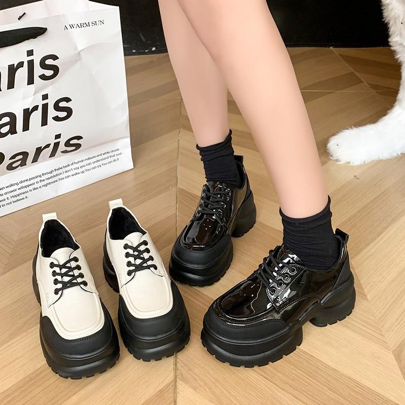 Небольшой мужчина в туфлях на платформе Muffin, женские туфли 2024 года, новый британский стиль, модные повседневные туфли на шнуровке, небольшие кожаные туфли