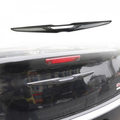 Декоративная накладка на задний бампер в стиле карбона для Chrysler 300 2015+