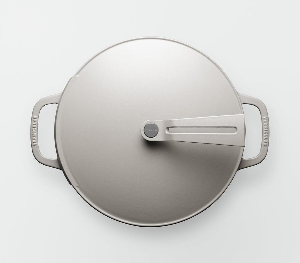 Vermicular Чугунная эмалированная кастрюля 26 см Матовый лен бежевый Приготовление без воды Выпечка без воды Специальная книга рецептов в комплекте Духовка Кастрюля 2 Крышка [Мелкий тип]