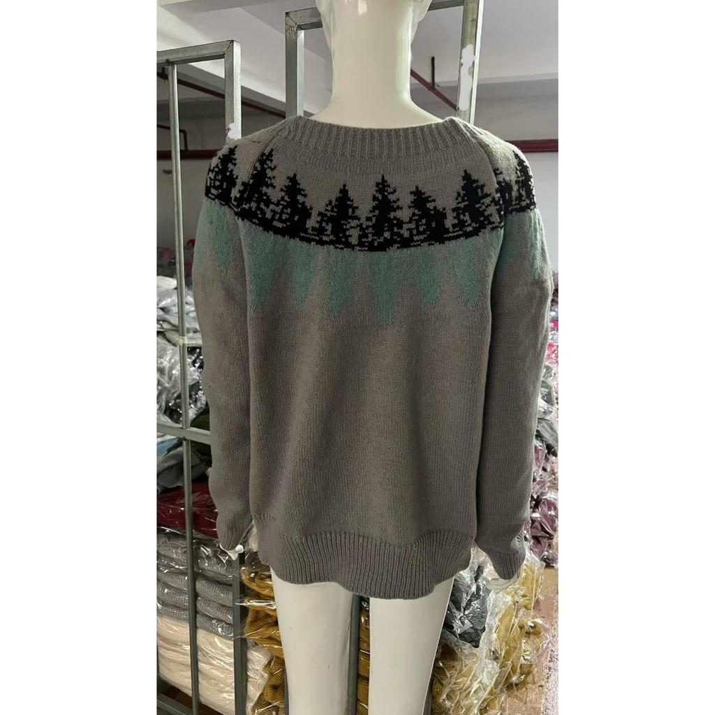 Women's Round Neck Color Blocked Loose and Fashionable Pullover Knitted Sweater for Autumn and Winter