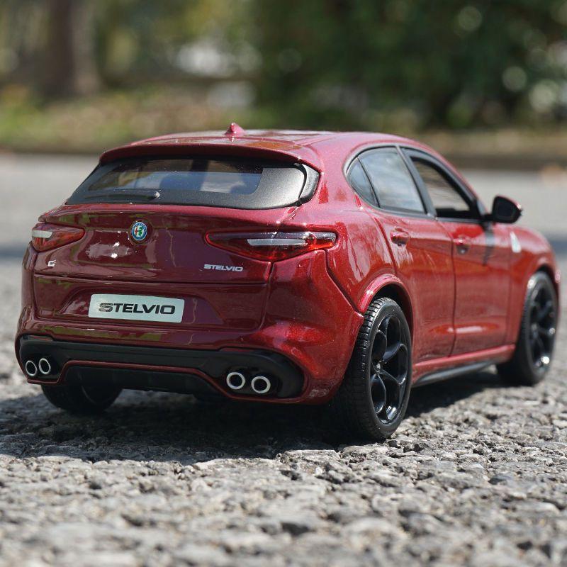 Bburago 1:24 Alfa Romeo Stelvio SUV Alloy Car Model Diecast Metal Toy Off-road Vehicle Car Model Simulation Collection Kids Gift