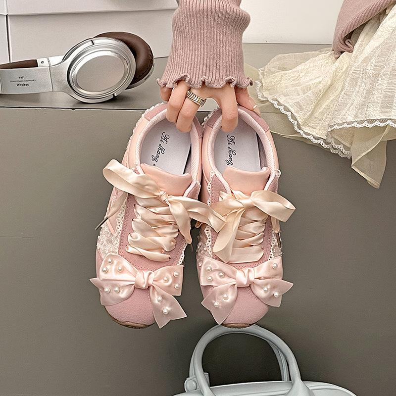 Супер красивые ретро-кроссовки с жемчужным бантом на плоской подошве, женские, новая весенняя универсальная повседневная спортивная обувь 2025 года