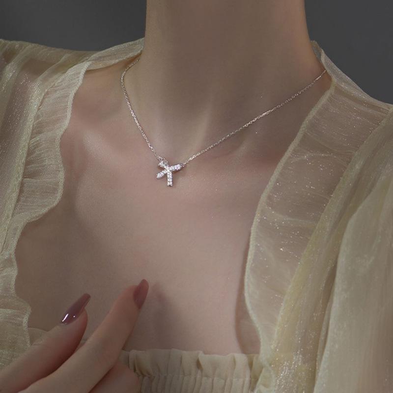 Ожерелье-бант для женщин, легкое, роскошное, нишевое, дизайн, цепочка на ключицу, новинка 2023 года, модная цепочка на шею, темперамент