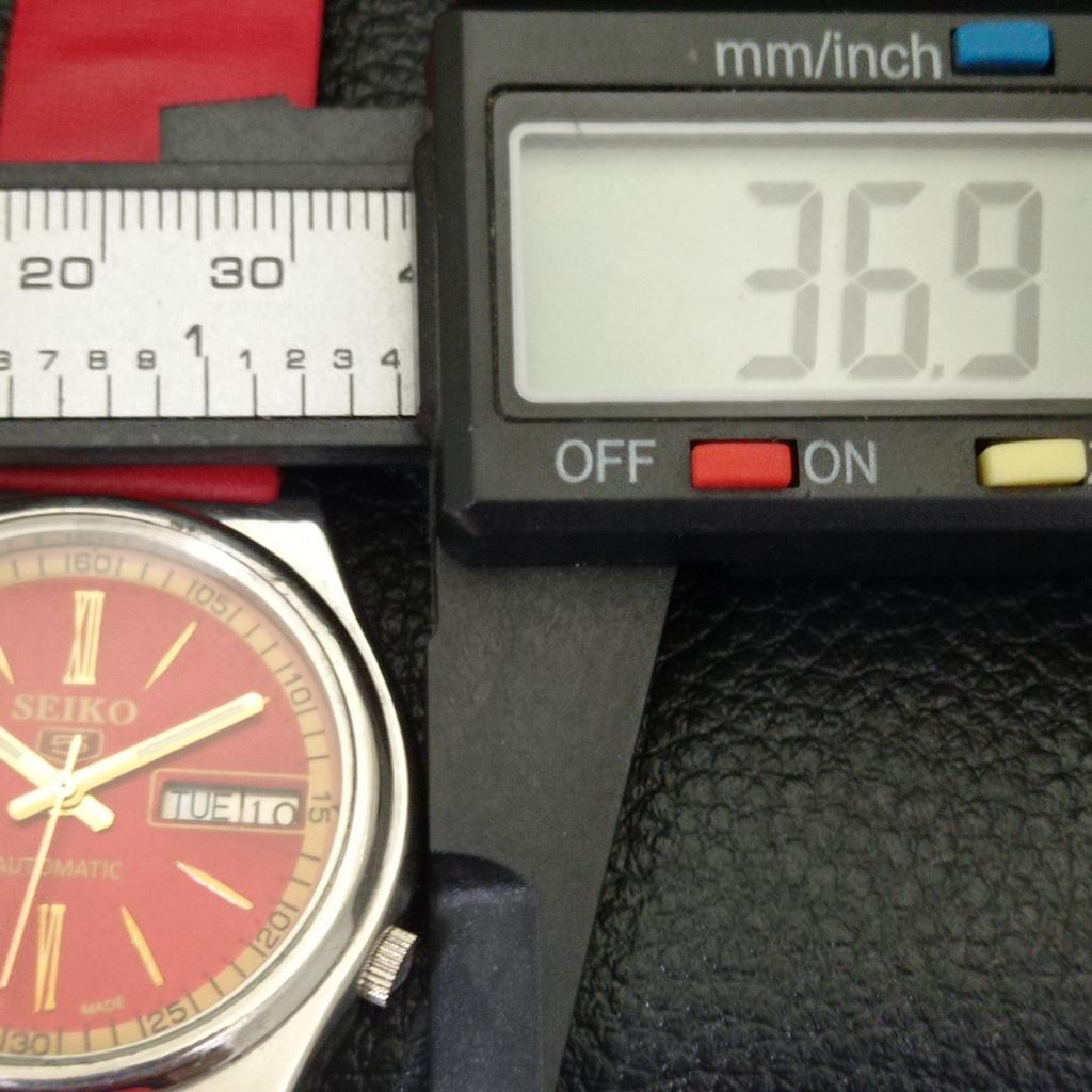 ПОДЕРЖАННЫЕ ВИНТАЖНЫЕ ЧАСЫ SEIKO 5 АВТОМАТИЧЕСКИЕ ЯПОНСКИЕ МУЖСКИЕ ЧАСЫ С ЦИФЕРБЛАТОМ КРАСНОГО ЦВЕТА a434949-2 R122-a434949