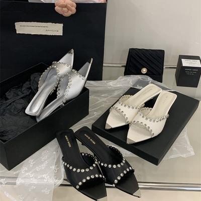 Модная обувь Женская 2025 Блестящие шлепанцы Тапочки Повседневные Средние Пантофли Желе Роскошные Новая Мода Кристальные Сандалии Шелковые Тапочки Повседневная Обувь