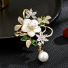 SUYU 2024 New Women's Light Luxury Design Flower Brooch Simulation Pearl Exquisite Flower Brooch Tassel Decoration Accessories