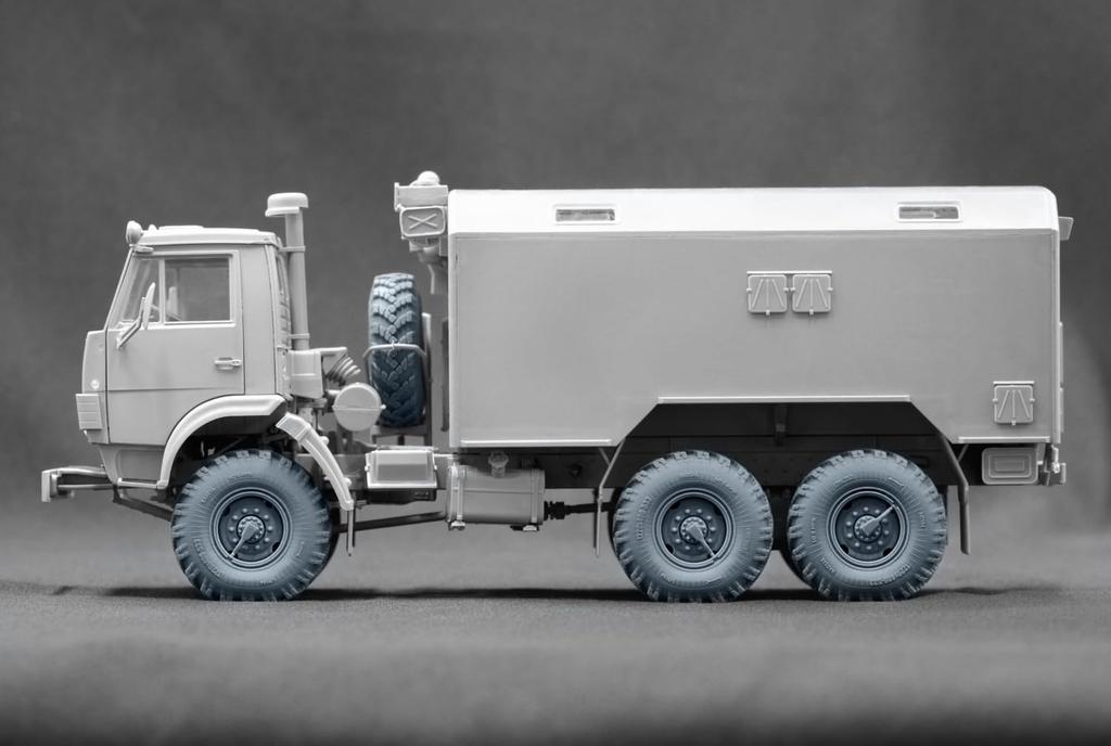 Набор колес для грузовика Пластиковые детали модели SCXWM35009S Scale-X 1/35 KAMAZ-4310 Самодеформирующиеся (7 штук) (для трубача) (Военная техника)