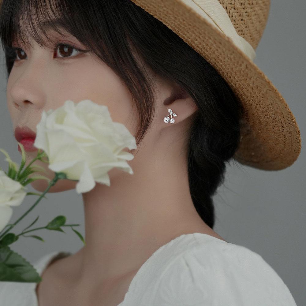 Серьги Cherry для женщин, милые, легкие, роскошные, нишевые, высококачественные, универсальные, маленькие, свежие серьги, аксессуары