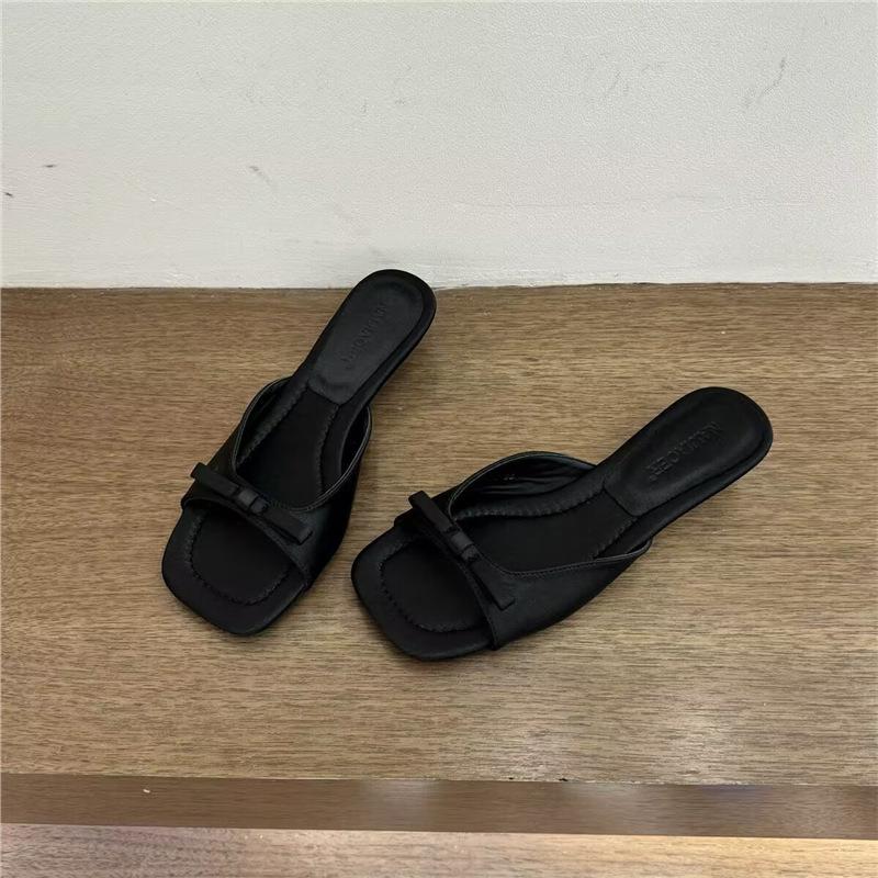 Серебристые танкетки, французские крутые тапочки, туфельки феи, новая летняя мода 2025, уличная нишевая обувь, тапочки на одно слово