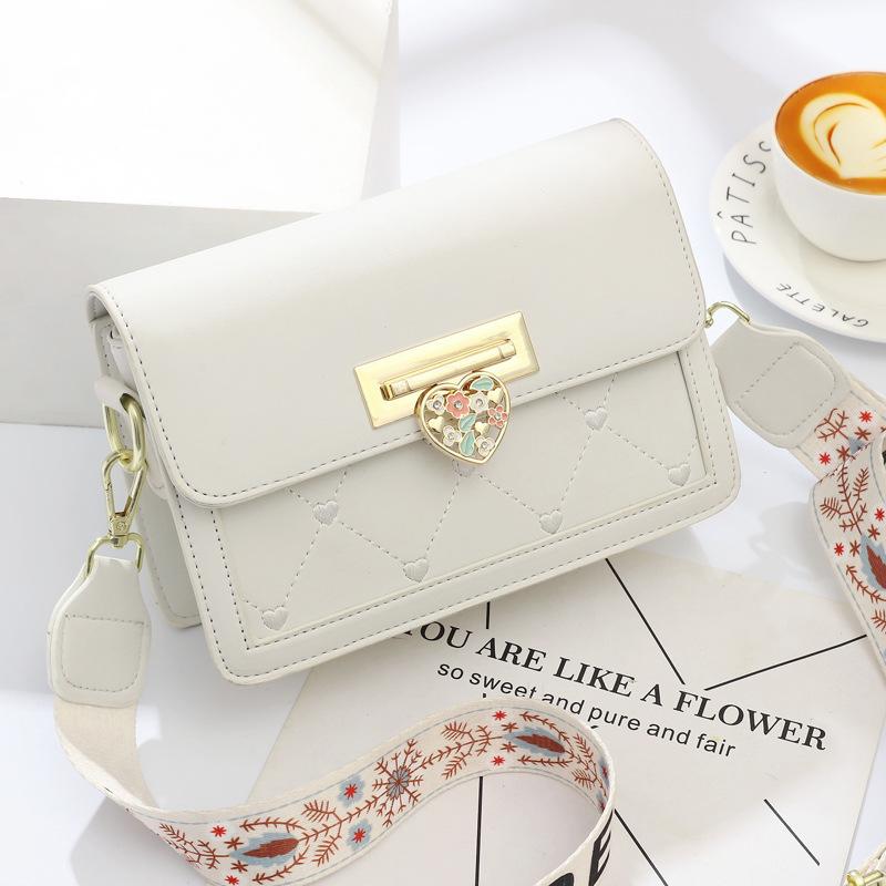 Новая маленькая свежая женская сумка корейской версии модной контрастной цветной сумки через плечо Fashion Love Small Bag