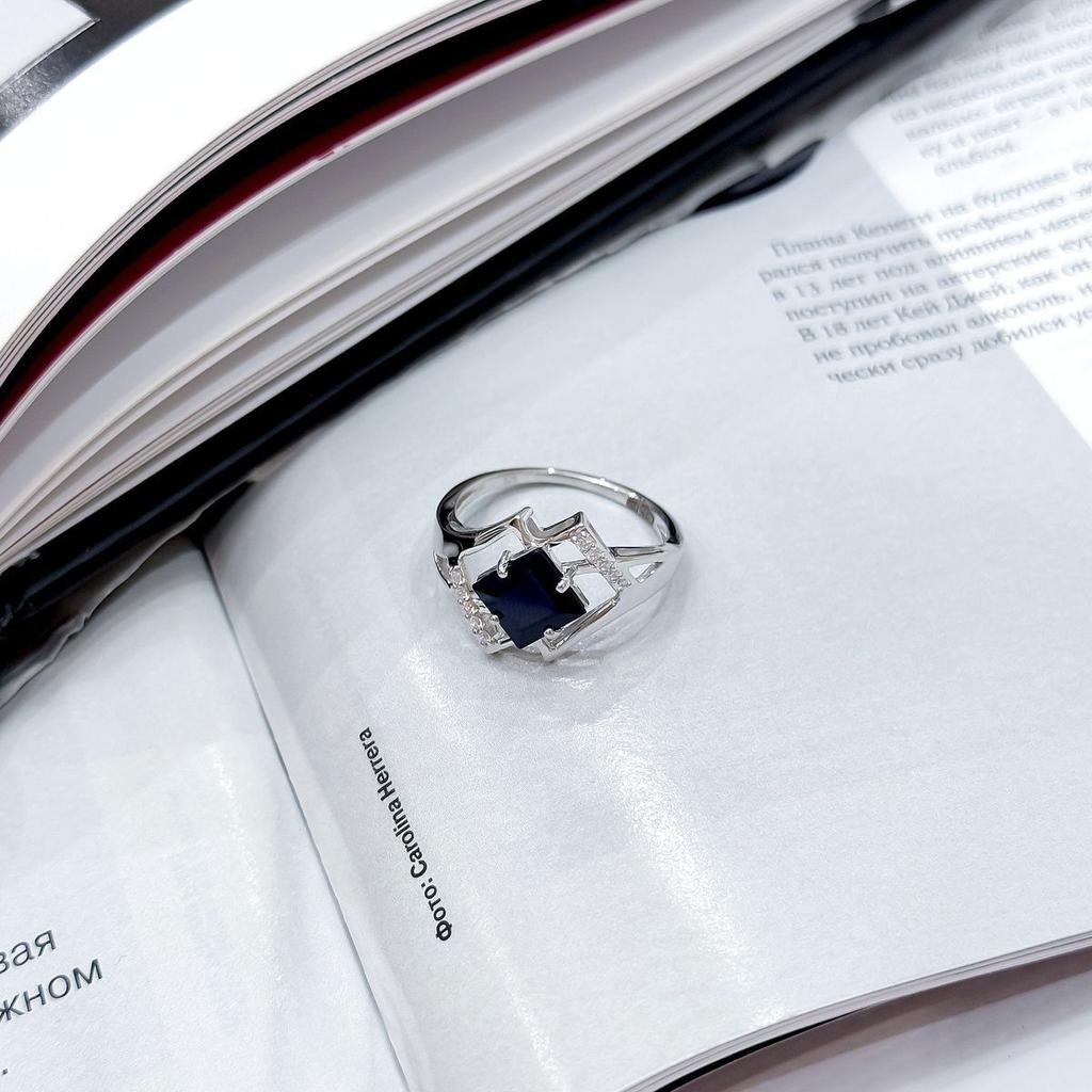 Серебряное кольцо с натуральным сапфиром 2.13ct, фианитами, вес изделия 3,22 гр (2162612)