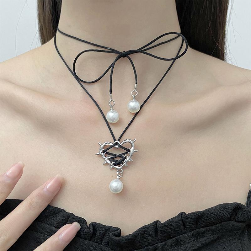 Ожерелье с лентой и жемчужной подвеской Love of Thorns