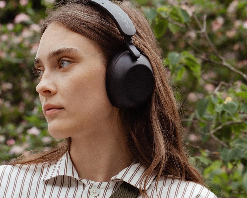 SUDIO R3 Black R3 Беспроводные наушники Легкие Совместимые с iOS Android Микрофон Сделано в Швеции Скандинавский дизайн Стильные Доступны в 4