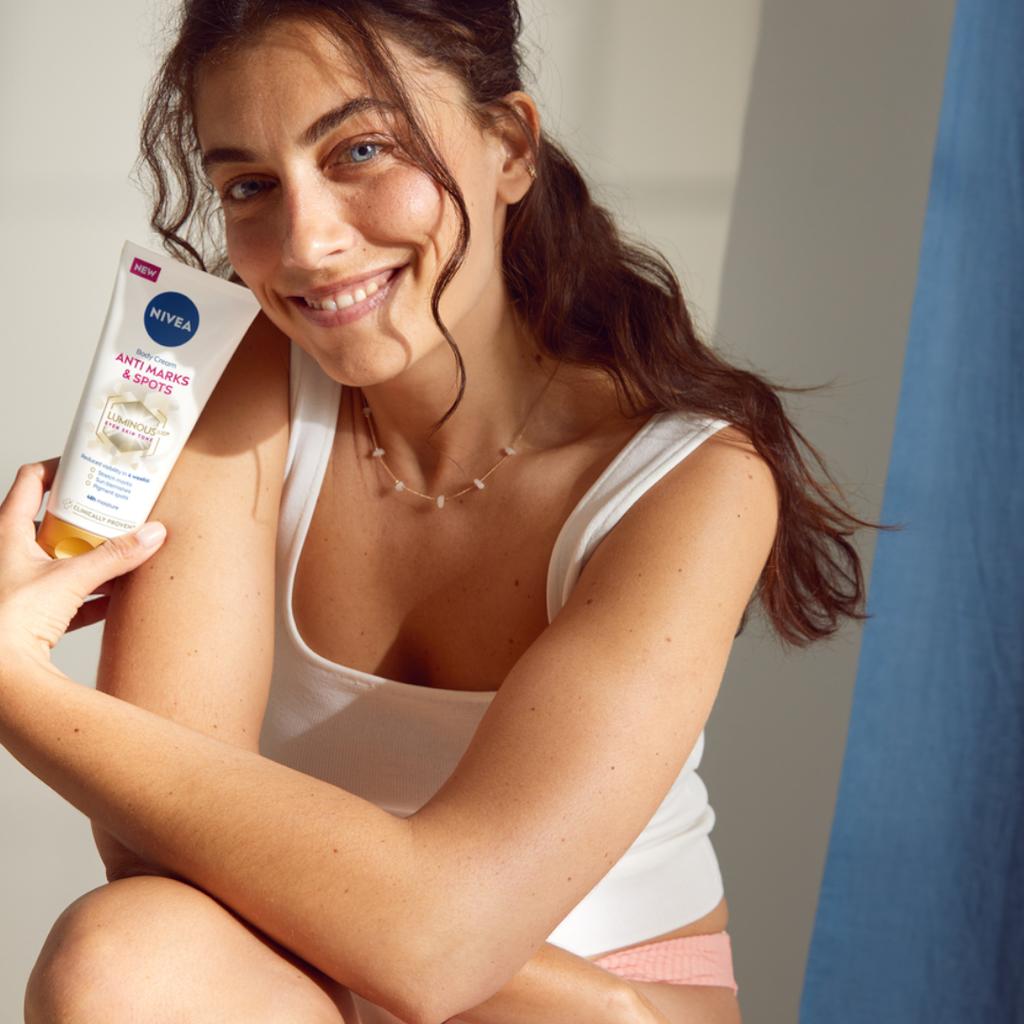 090979 Nivea Luminous630 Бальзам для тела Ровный тон кожи Против следов и пятен 200