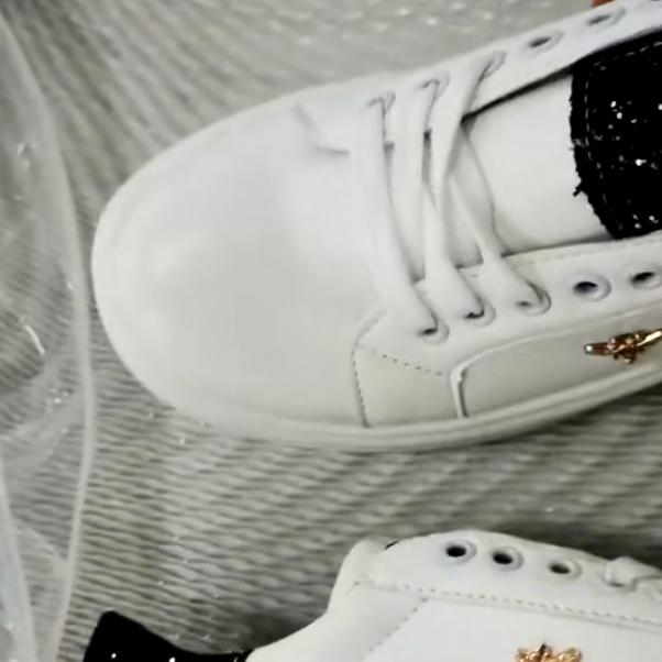 Женская повседневная обувь, модные кроссовки с круглым носком и декором бабочки, кожаные женские вулканизированные туфли на платформе со шнуровкой, женская обувь