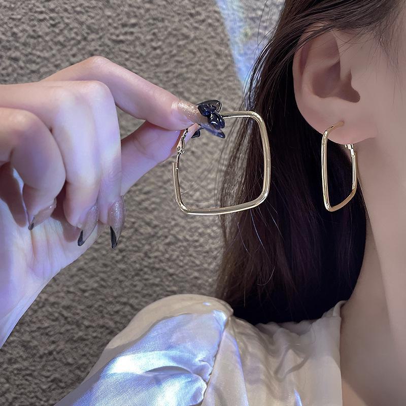 Серьги-кольца геометрической формы из серебра 925 пробы — европейский и американский стиль, женская мода, универсальный дизайн.