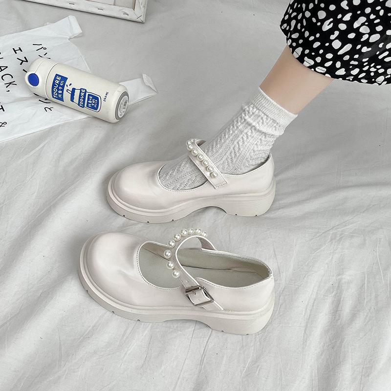 Туфли Мэри Джейн женские осень 2025 новые большие головки легкие маленькие кожаные туфли одно слово с жемчужным толстым каблуком одинарные туфли