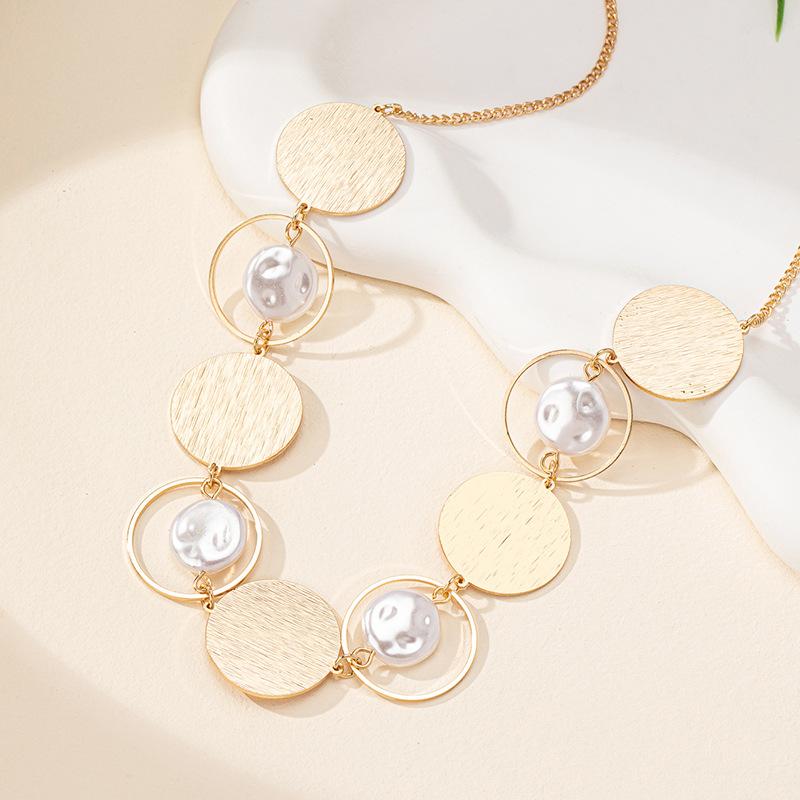 Fashionable and Simple Disc Necklace