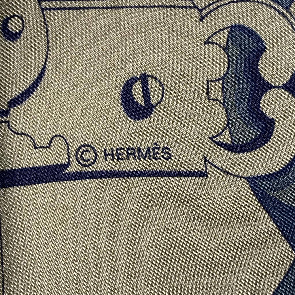 Подержанный Шарф HERMES многоцветный шелк Женский