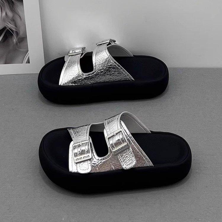 Крутые шлепанцы на толстой подошве, женские, лето 2025, новые, для улицы, модные, универсальные, с ощущением ходьбы по говну, повседневные пляжные шлепанцы, тренд