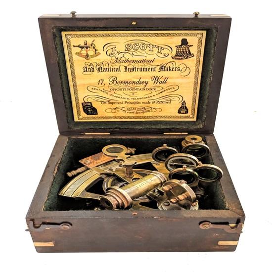 Brass Sextant with Wooden Box Navigation Instrument Decorative Giftable Marine Astrolabe Ship's Instruments