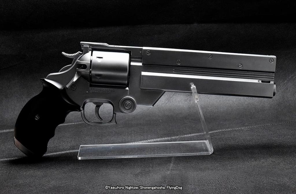 Водяной пистолет Fullcock Realfoam, Том. 18, Пистолет Ваша из телесериала Trigun. Окрашено в цвет «Железный серебристый». Приблизительно 330 мм в длину. Изготовлен из АБС-пластика.