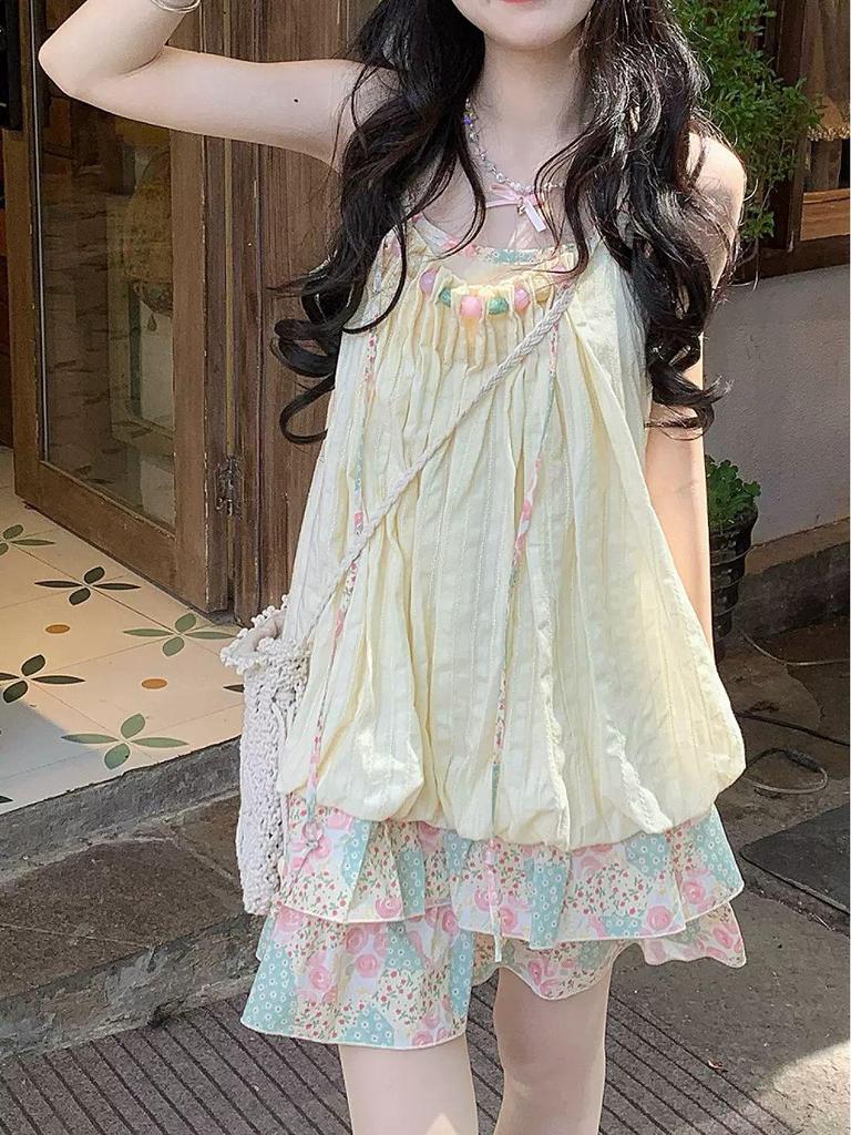 Платье-тюльпан в островном стиле с розово-зеленой цветочной лоскутной отделкой, присборенными бретелями, свободного кроя - Женская модель 2025 года