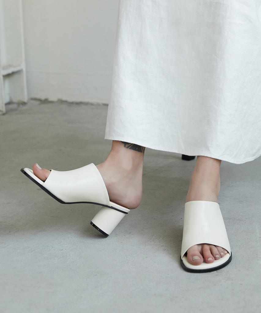 Chielei Roomy Sandal - Plain [C3S15 Iv]