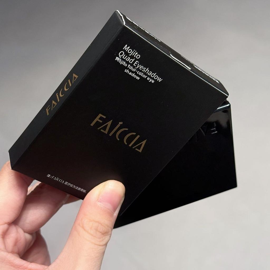 Четырехцветные тени для век Earth Color Fine Flash для всех типов кожи