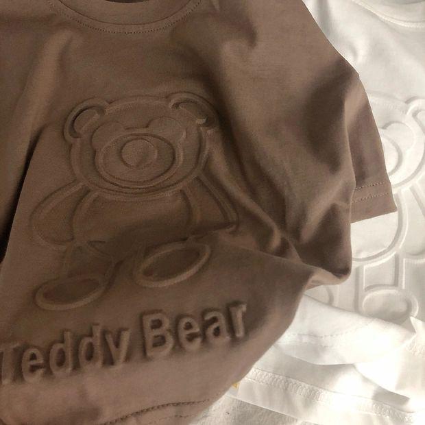 Футболка для мальчиков из хлопка с тиснением в виде 3D-медведя — мягкая, с короткими рукавами для детей