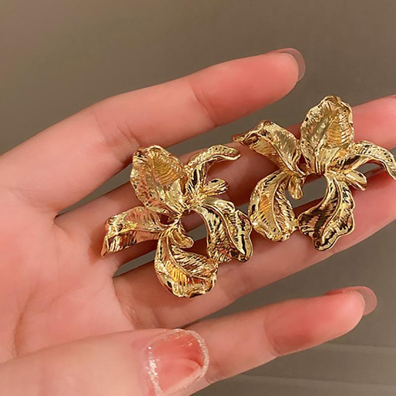 Винтажные металлические серьги золотого цвета с цветком, большие серьги для женщин, новинка 2022 года, модные массивные серьги с цветочным принтом, ювелирные изделия, подарок