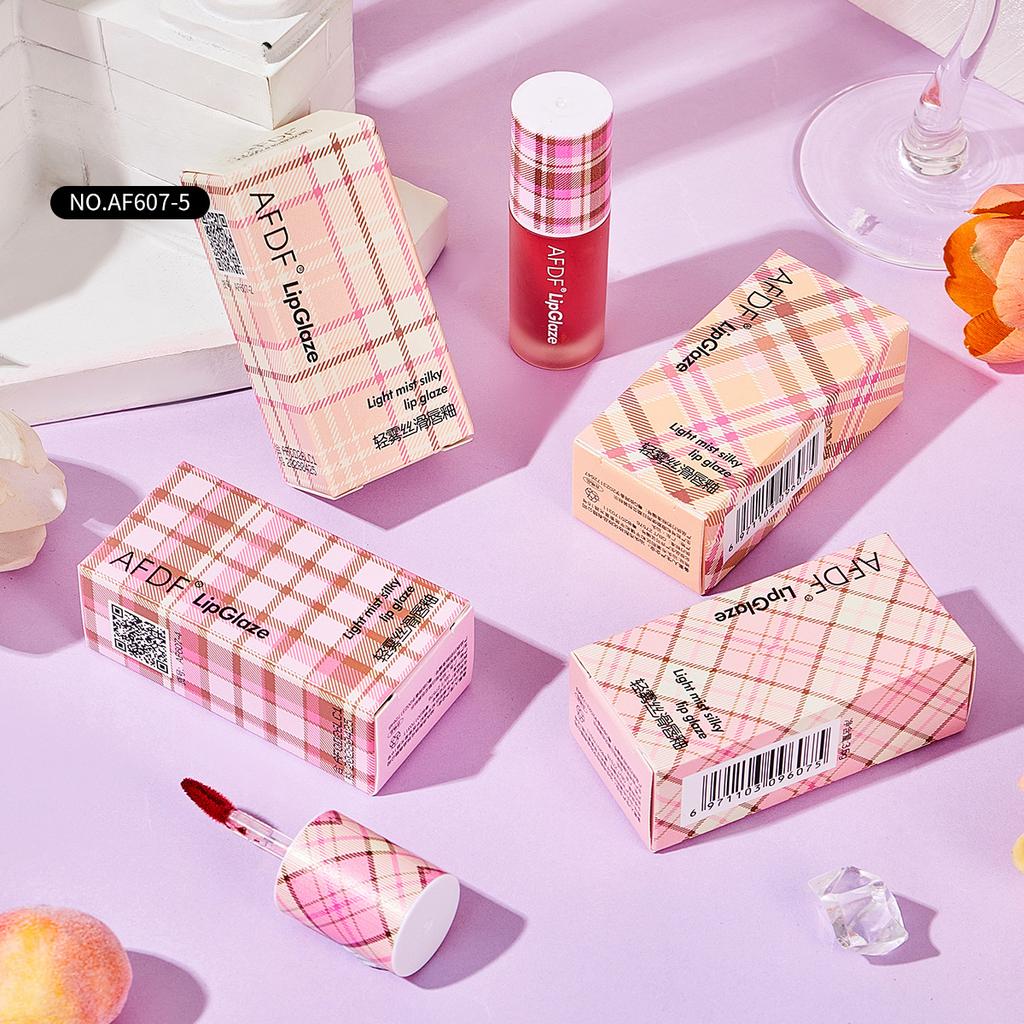 Light Mist Silky Lip Glaze Velvet Matte Non-stick Lip Glaze Matte Matte Whitening Lipstick Makeup