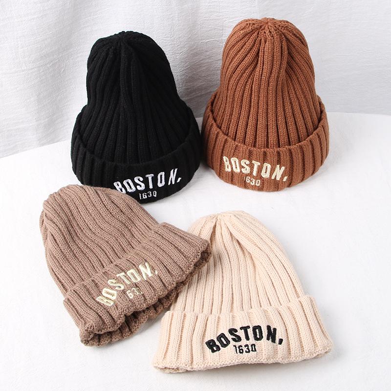 Новая зимняя детская шапка из мягкого хлопка с вышивкой букв для детей 1-6 лет, шапки для мальчиков и девочек, одноцветные теплые вязаные шапочки