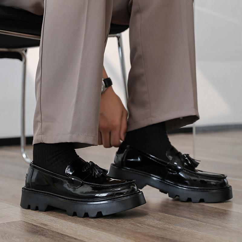 Brand New Slip-On Thick Soled Casual Leather Shoe Korean Style Fashion Round Head Handmade Leather Fringe Lazy Loafers Men Shoes