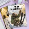 Забавный календарь животных 2026 Ленивец катается на лыжах 12-месячный планировщик 21x28 см Забавный настенный календарь для дома, рабочего места, общежития, квартиры