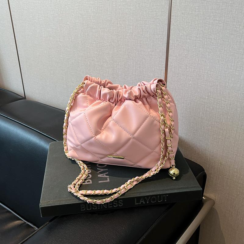 Летняя маленькая сумка на цепочке с ромбовидной вышивкой, женская, новая 2025 года, в зарубежном стиле, универсальная сумка-мессенджер на цепочке, модная супер-хитовая сумка-ведро