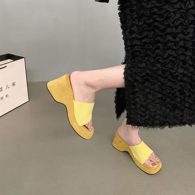 Маленькие ретро шлепанцы на платформе женская обувь носить 2025 новая летняя мода сандалии на толстой подошве