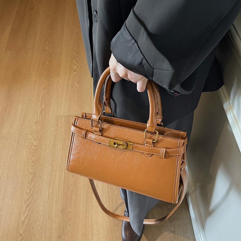 Новая ретро-сумка женская 2025 осень и зима модная сумка через плечо корейская версия трендовая сумка-мессенджер универсальная сумка подмышку