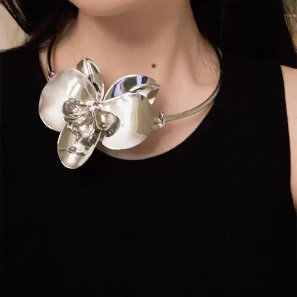 Zinc Zinc Alloy 3D Flowers Necklaces Oversize Exaggerated Choker Luxury Large Metal Flower Necklace Women