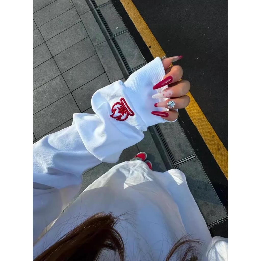 Женский худи с вышивкой "Маленькое пламя" - Осенне-зимний свободный топ с длинным рукавом в стиле стритстайл, парная одежда