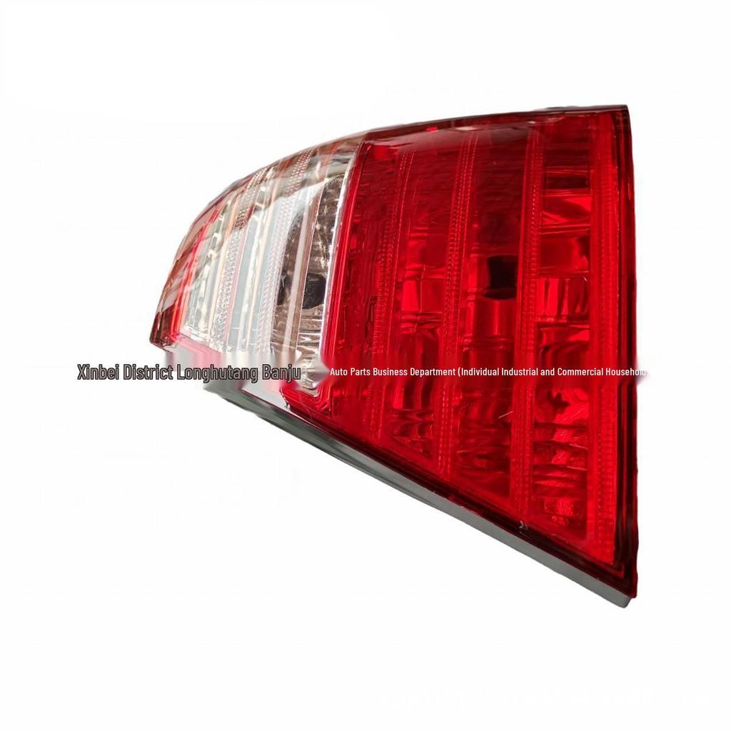 Задний фонарь для Toyota Corolla Седан 4 двери 2004-2006 (81560-1A890, 81550-1E040)