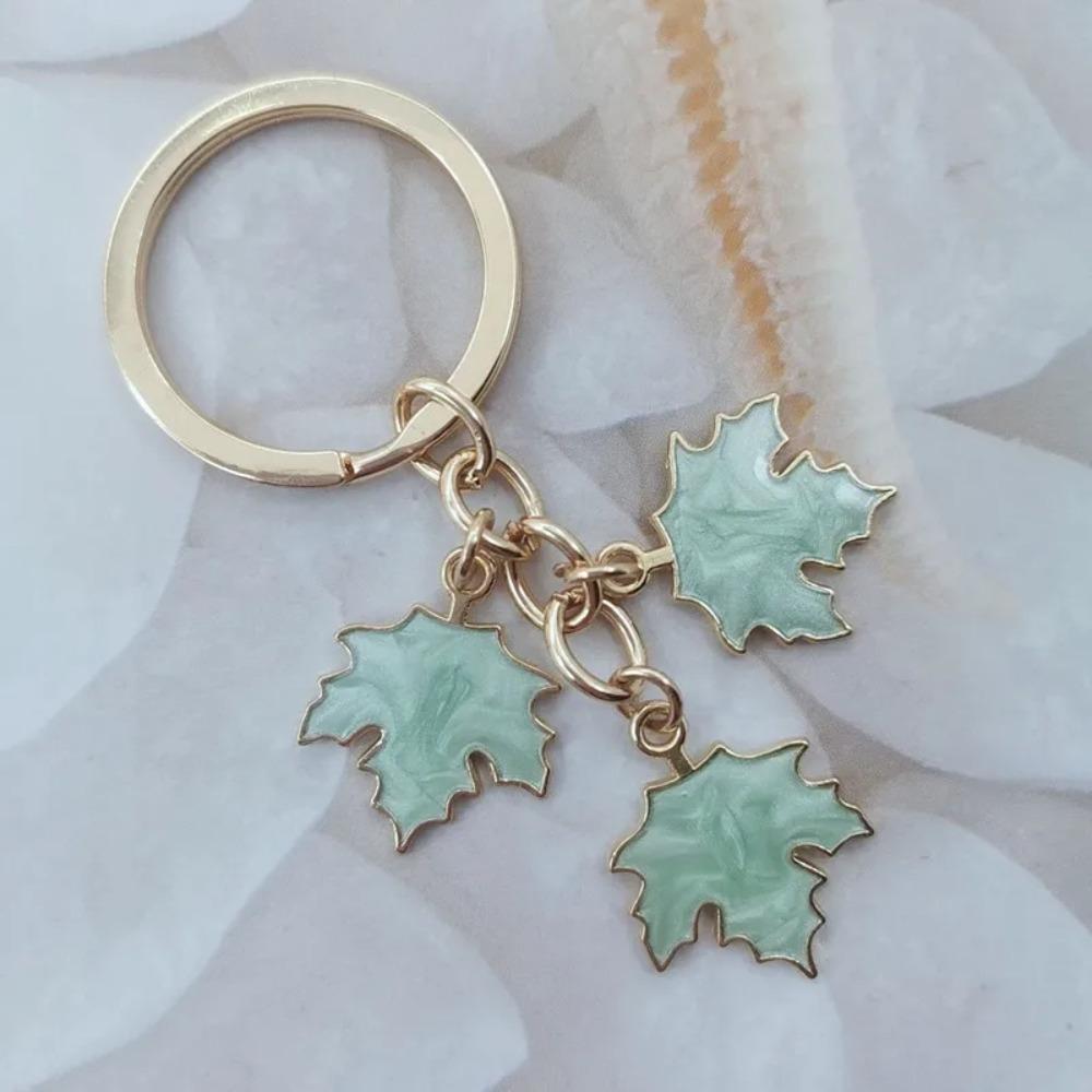 С жемчужным шнурком брелок в виде кленового листа металлический брелок в виде кленового листа Сумка