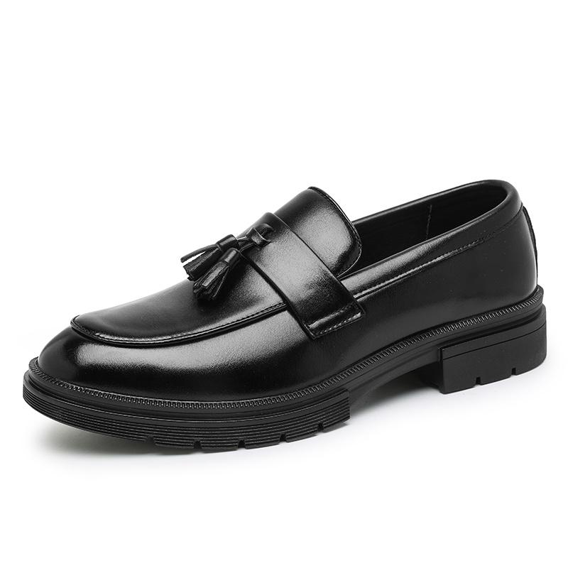 British Style Low Heeled Fringed Leather Shoes Men Casual Designer Business Loafers Antiskid Soft Bottom Mocasines Walking Shoes