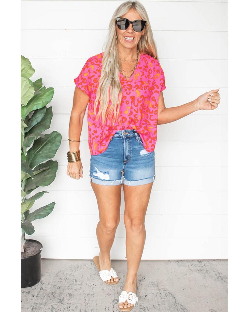 Azura Exchange Блузка с короткими рукавами и V-образным вырезом с розовым леопардовым принтом