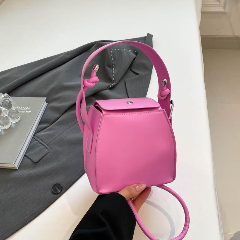 Нишевая квадратная сумка-коробка ручной клади высокой ценности, женская, новая коллекция весна 2025, трендовая, с дизайном иностранной индивидуальности, на плечо, сумка-мессенджер