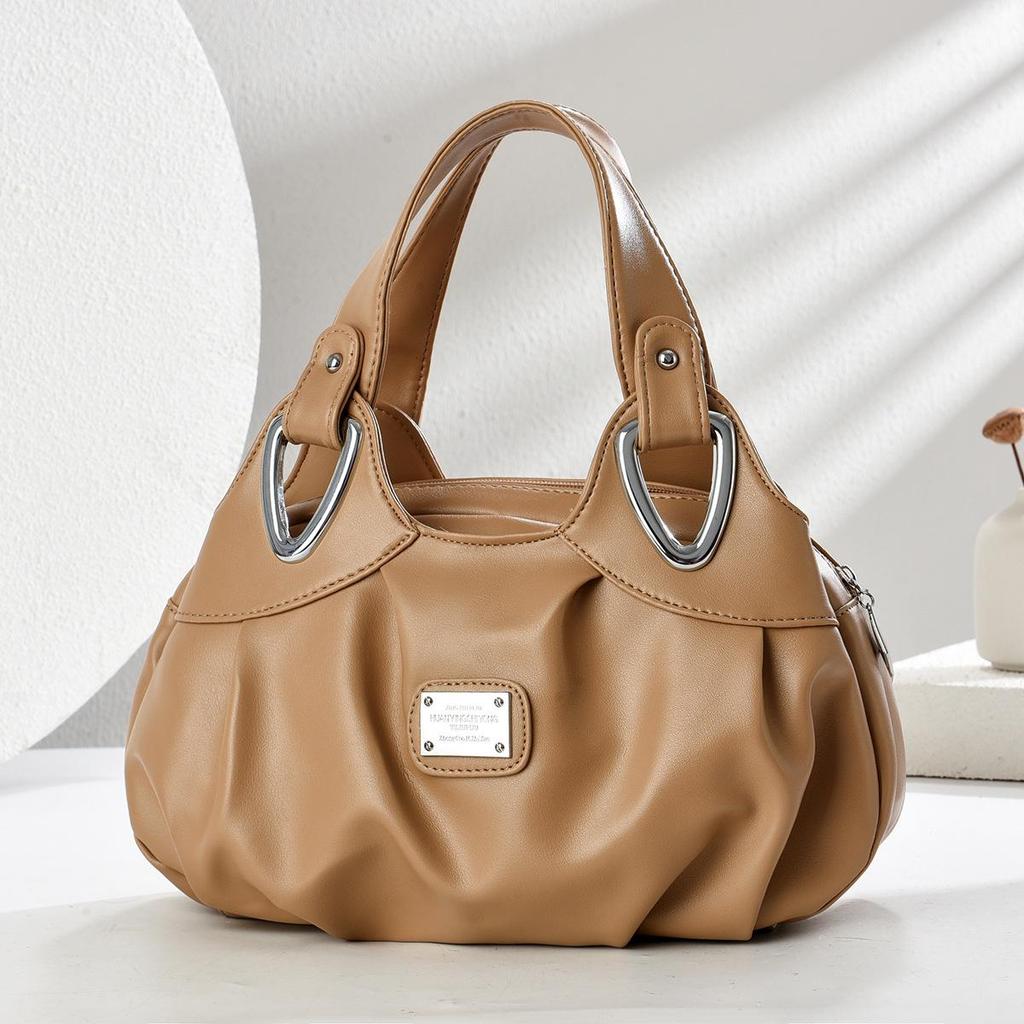 [Тенденция] Летняя сумка 2025 года из мягкой кожи: Вместительная, стильная сумка для женщин среднего возраста