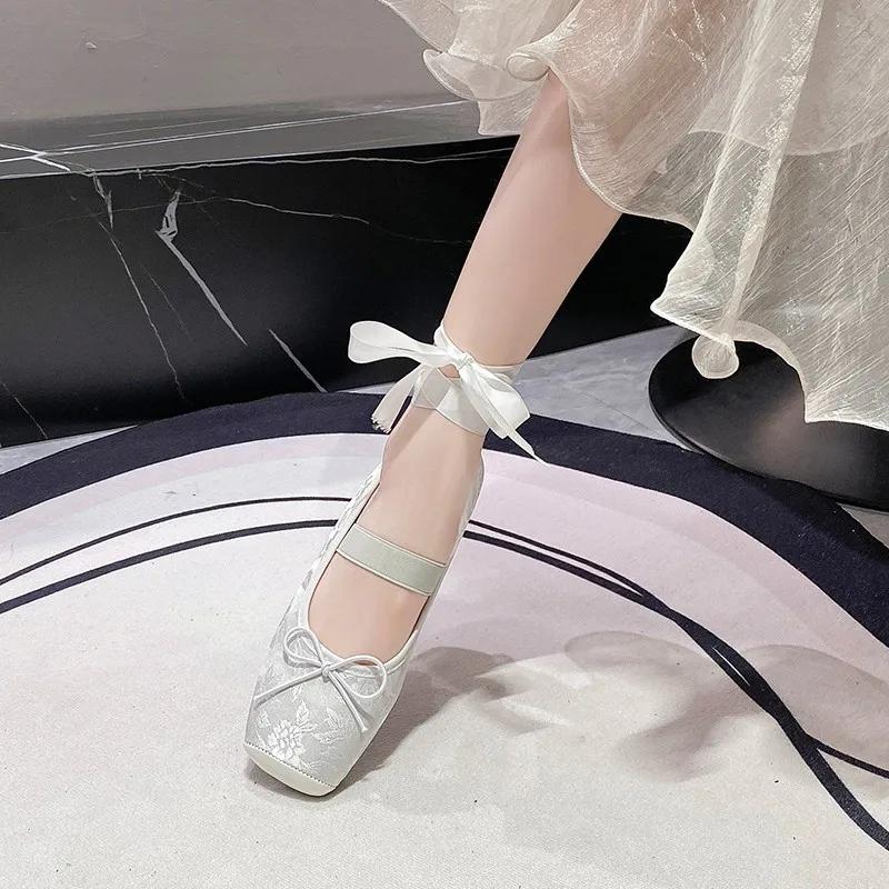 2024 Новая женская обувь на плоской подошве Розовые балетки Женские однотонные туфли 2024 Туфли Мэри Джейн на шнуровке для девочек Милые цветы Дамы 2024 Весна