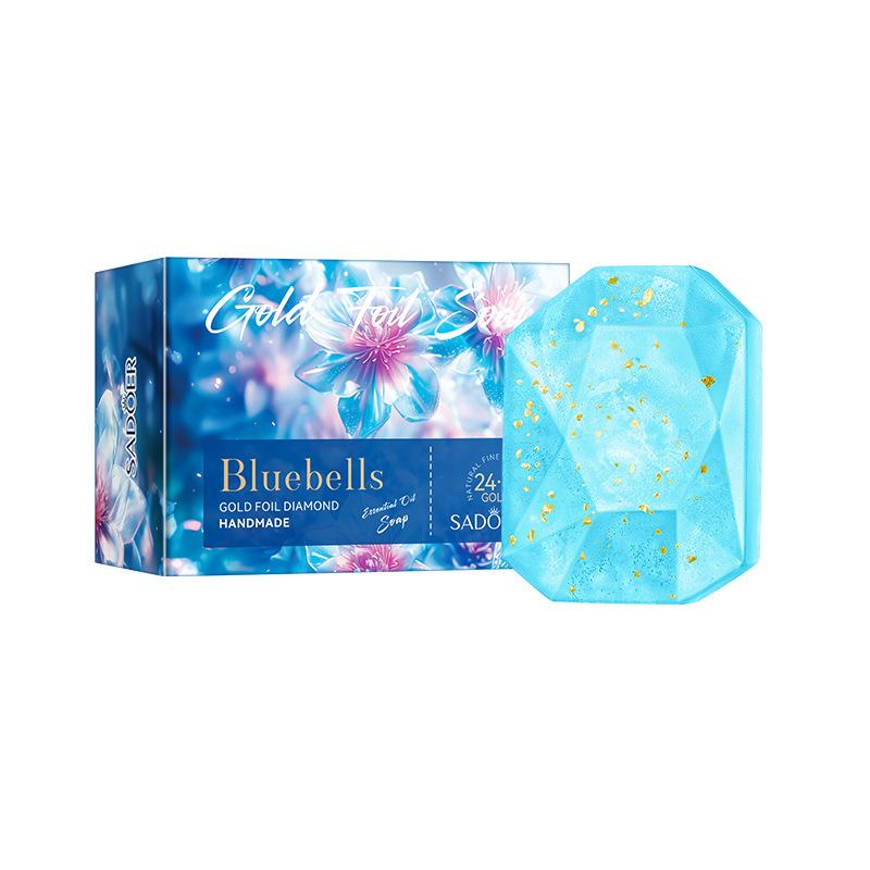 Мыло ручной работы с эфирными маслами «Золотая фольга и бриллианты» очищает кожу от грязи и загрязнений и имеет стойкий аромат. Подходит для всех типов кожи